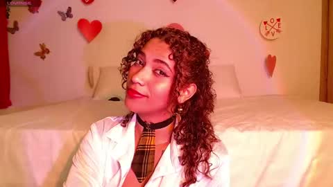 Snapshot of vicky_crazy chatting on February 17, 11:42 pm Vicky  online show from February 17, 11:42 pm