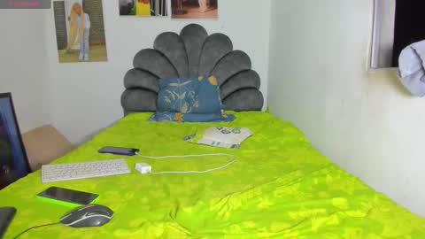 vicky manuela online show from February 19, 3:13 am