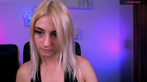 Snapshot of vicky_kim chatting on July 21, 7:16 pm vicky_kim online show from July 21, 7:16 pm