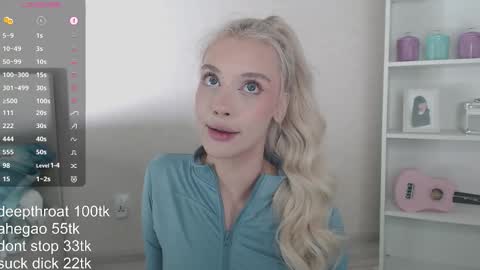 Snapshot of vickyfuckingdoll chatting on October 18, 10:43 pm vickyfuckingdoll online show from October 18, 10:43 pm