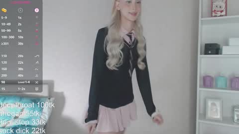 Snapshot of vickyfuckingdoll chatting on March 8, 2:59 am vickyfuckingdoll online show from March 8, 2:59 am