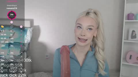 Snapshot of vickyfuckingdoll chatting on March 12, 12:06 am vickyfuckingdoll online show from March 12, 12:06 am