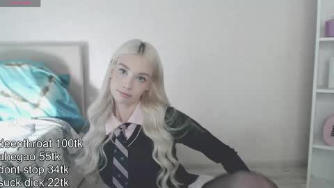 Snapshot of vickyfuckingdoll chatting on June 9, 12:22 am vickyfuckingdoll online show from June 9, 12:22 am