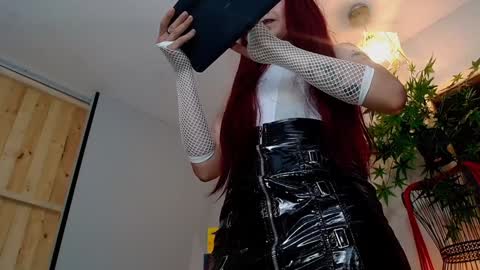 Victoria   online show from December 18, 3:00 pm