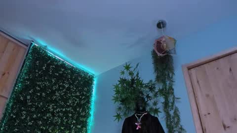 Victoria   online show from March 5, 11:01 pm