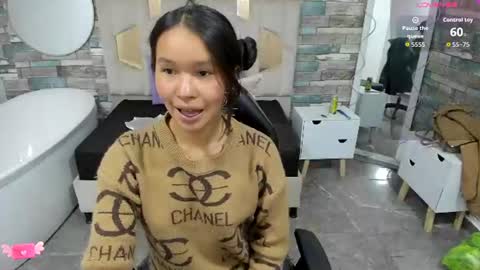 Snapshot of victoria1_tay chatting on June 10, 7:13 pm victoria1_tay online show from June 10, 7:13 pm