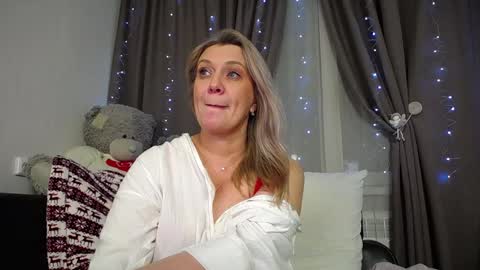 Snapshot of victoria50 chatting on December 18, 8:14 pm victoria50 online show from December 18, 8:14 pm
