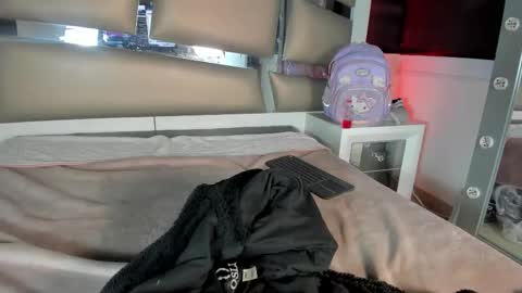 Victoria online show from November 14, 5:39 am