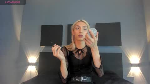 Victoria online show from January 14, 8:15 pm