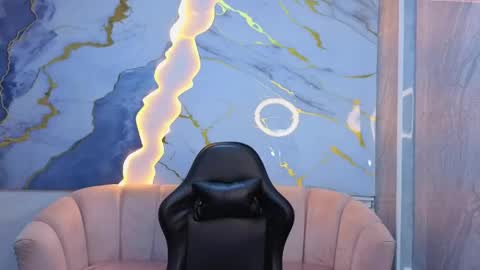 victoria_castillo_b online show from April 20, 7:48 pm