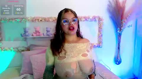 Snapshot of victoria_cherry_ chatting on October 2, 11:39 am victoria_cherry_ online show from October 2, 11:39 am
