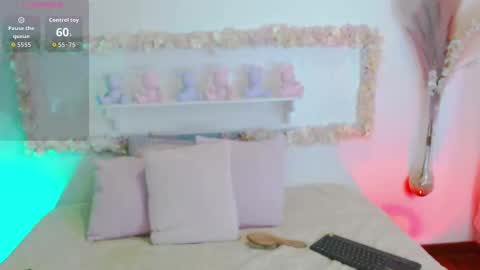 Snapshot of victoria_cherry_ chatting on October 6, 11:40 am victoria_cherry_ online show from October 6, 11:40 am
