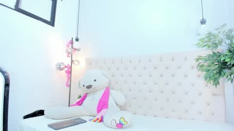 Victoria online show from November 8, 8:07 pm