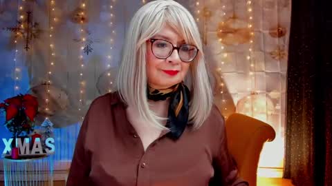 diorvictoria9 online show from December 10, 7:32 pm