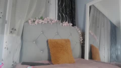 Snapshot of victoria_founta1n chatting on March 16, 6:45 pm victoria_founta1n online show from March 16, 6:45 pm