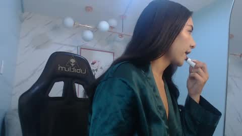 Snapshot of victoria_hernandez_t chatting on April 24, 1:46 pm Victoria online show from April 24, 1:46 pm