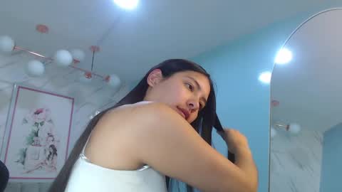 Snapshot of victoria_hernandez_t chatting on May 26, 1:07 pm Victoria online show from May 26, 1:07 pm