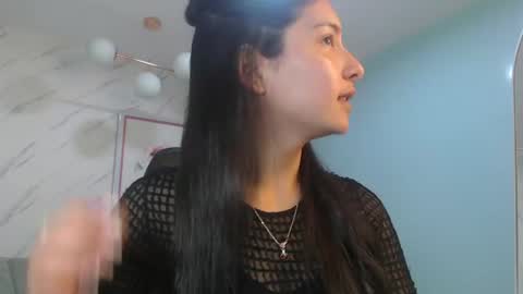 Snapshot of victoria_hernandez_t chatting on June 19, 1:15 pm Victoria online show from June 19, 1:15 pm
