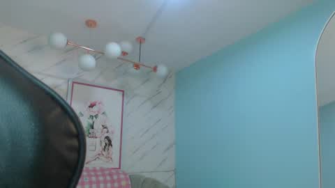 Snapshot of victoria_hernandez_t chatting on June 24, 1:10 pm Victoria online show from June 24, 1:10 pm