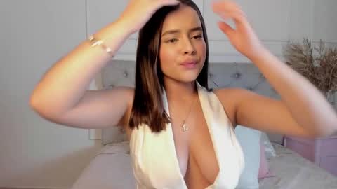 victoria_jonness online show from January 9, 11:35 am