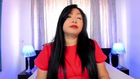 Snapshot of victoria_kim_lee chatting on June 4, 1:39 pm Victoria online show from June 4, 1:39 pm