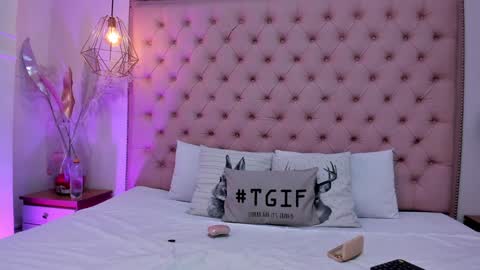Snapshot of victoria_kitt chatting on January 7, 7:06 pm victoria_kitt online show from January 7, 7:06 pm