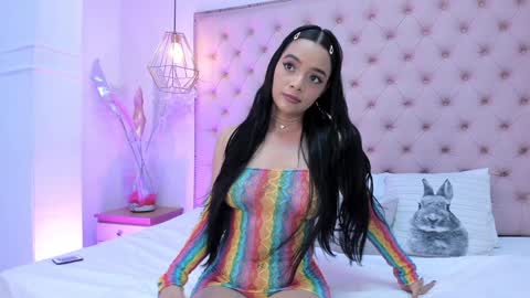 Snapshot of victoria_kitt chatting on January 8, 7:24 pm victoria_kitt online show from January 8, 7:24 pm