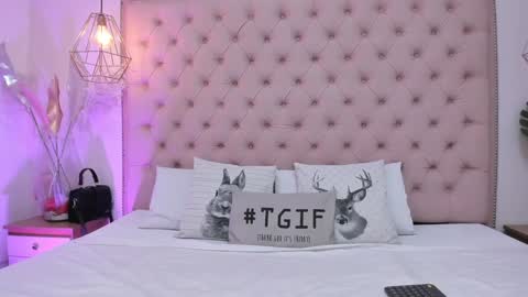 Snapshot of victoria_kitt chatting on January 9, 7:08 pm victoria_kitt online show from January 9, 7:08 pm