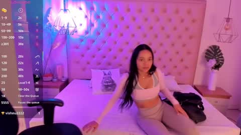 Snapshot of victoria_kitt chatting on September 15, 7:25 pm victoria_kitt online show from September 15, 7:25 pm