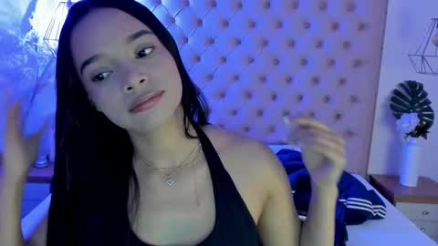 Snapshot of victoria_kitt chatting on September 18, 7:38 pm victoria_kitt online show from September 18, 7:38 pm