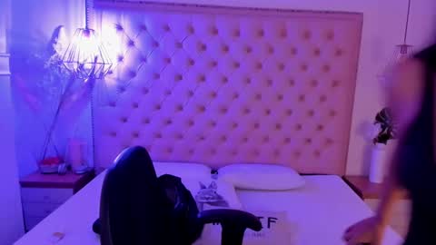 Snapshot of victoria_kitt chatting on September 25, 7:39 pm victoria_kitt online show from September 25, 7:39 pm