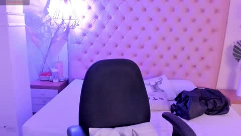 Snapshot of victoria_kitt chatting on September 27, 7:08 pm victoria_kitt online show from September 27, 7:08 pm