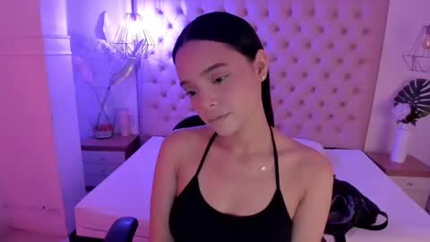 Snapshot of victoria_kitt chatting on October 10, 7:46 pm victoria_kitt online show from October 10, 7:46 pm