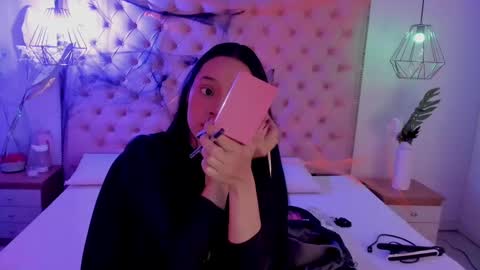 Snapshot of victoria_kitt chatting on October 17, 10:34 pm victoria_kitt online show from October 17, 10:34 pm