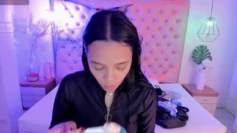 Snapshot of victoria_kitt chatting on October 26, 7:31 pm victoria_kitt online show from October 26, 7:31 pm