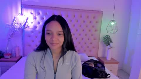 Snapshot of victoria_kitt chatting on November 8, 3:34 pm victoria_kitt online show from November 8, 3:34 pm