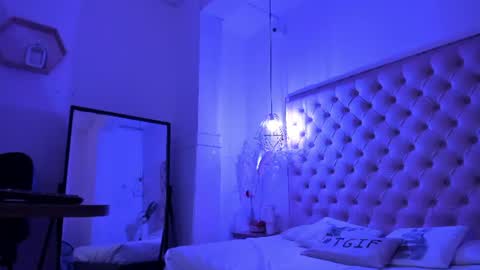 Snapshot of victoria_kitt chatting on June 9, 7:03 pm victoria_kitt online show from June 9, 7:03 pm