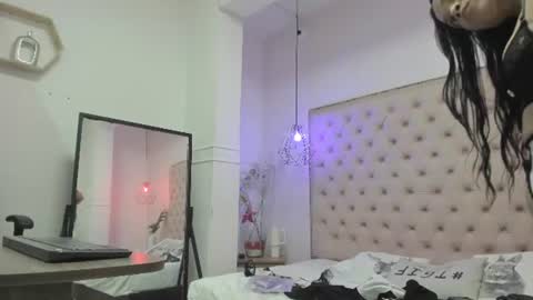Snapshot of victoria_kitt chatting on July 6, 10:56 pm victoria_kitt online show from July 6, 10:56 pm