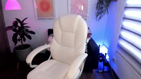 Snapshot of victoria_korss chatting on March 6, 1:35 pm Victoria online show from March 6, 1:35 pm