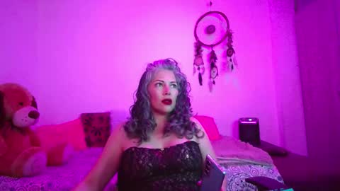 Victoria Lover online show from November 16, 3:45 am