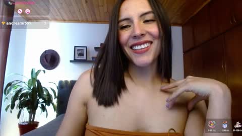 VICTORIA MARTELO online show from February 10, 4:25 pm