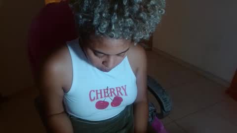 Snapshot of victoria_miler chatting on December 20, 11:37 pm VICKY online show from December 20, 11:37 pm