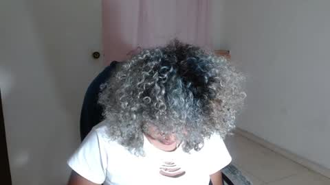 Snapshot of victoria_miler chatting on January 17, 12:53 am VICKY online show from January 17, 12:53 am