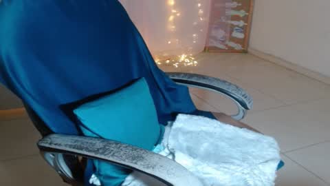 Snapshot of victoria_miler chatting on January 19, 1:53 am VICKY online show from January 19, 1:53 am