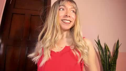 D A N I online show from September 25, 6:44 pm