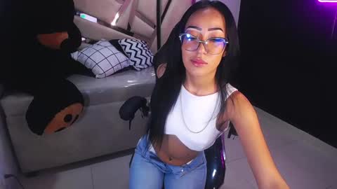 Snapshot of victoria_ricci_a chatting on February 25, 5:04 pm Victoria online show from February 25, 5:04 pm