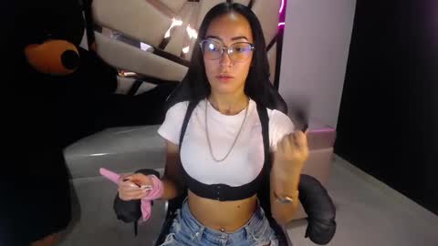 Snapshot of victoria_ricci_a chatting on February 27, 4:43 pm Victoria online show from February 27, 4:43 pm