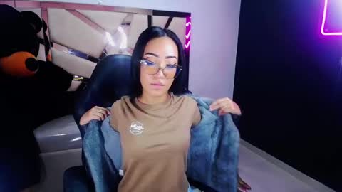 Snapshot of victoria_ricci_a chatting on March 1, 4:44 pm Victoria online show from March 1, 4:44 pm