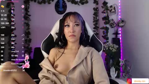 Snapshot of victoria_ricci_a chatting on November 24, 5:12 pm Victoria online show from November 24, 5:12 pm