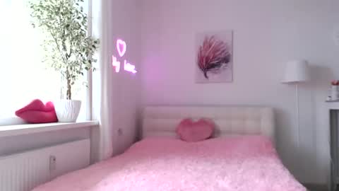 Snapshot of victoria_sweet_baby chatting on May 29, 8:01 am victoria_sweet_baby online show from May 29, 8:01 am